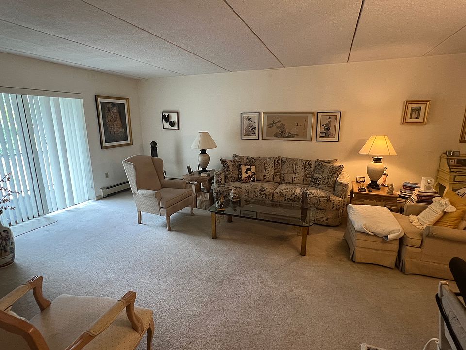 1st image of 2300 Commonwealth Ave APT 1-1
