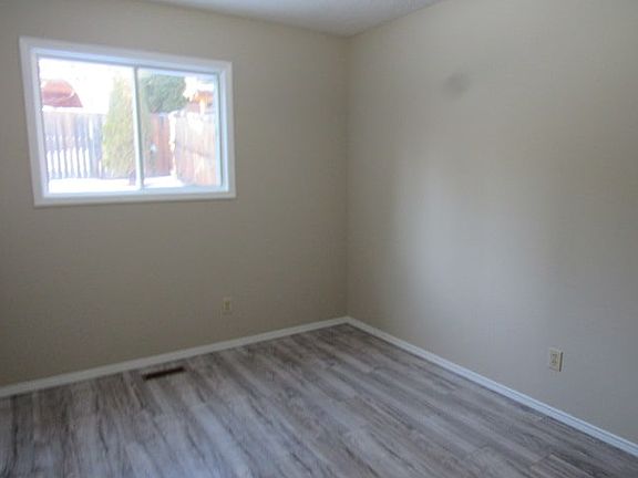 3rd image of 6 Louisbourg Pl