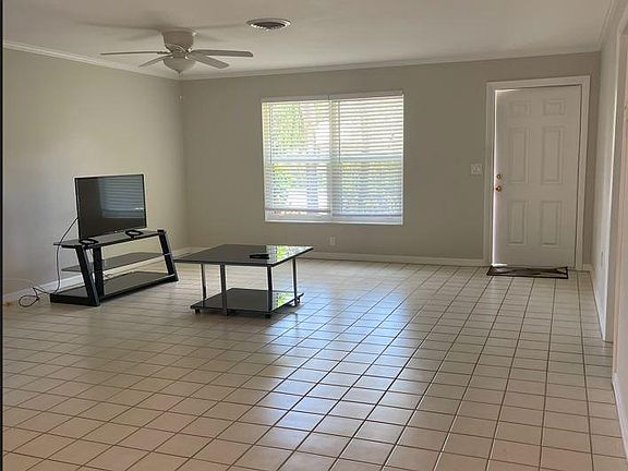 4th image of 1506 Coral Ave