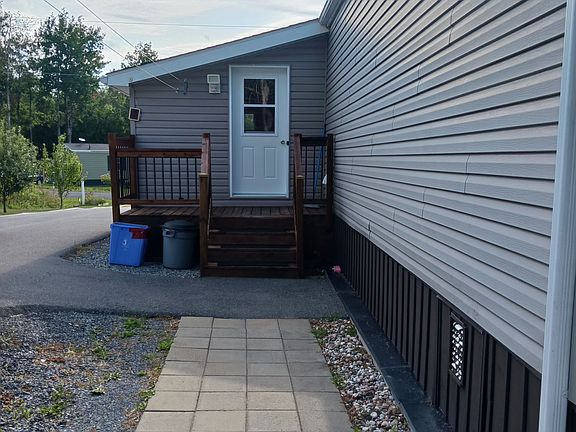 4th image of 2729 Crows Nest Rd E