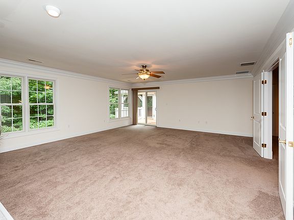 4th image of 706 Eachann Ln