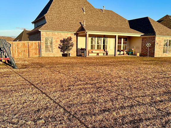 4th image of 701 Dumaine Dr