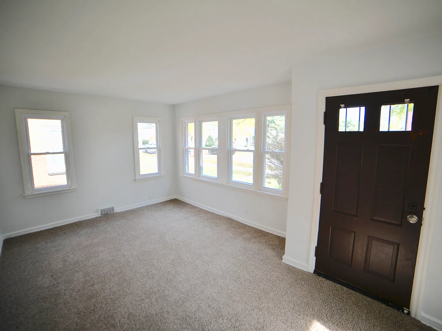 3 bed, 890 sqft, $1,800 — Photo 4