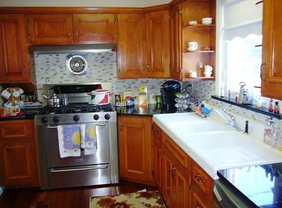 5th image of 110 Holmes Ave