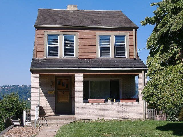 Wonderful Home to Start! Freshly Painted,New Garage Door(2007),