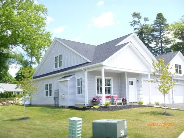 3 Blue Heron Dr, Westerly, RI 02891