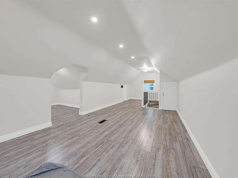 2584 Chilver Rd — Photo 21