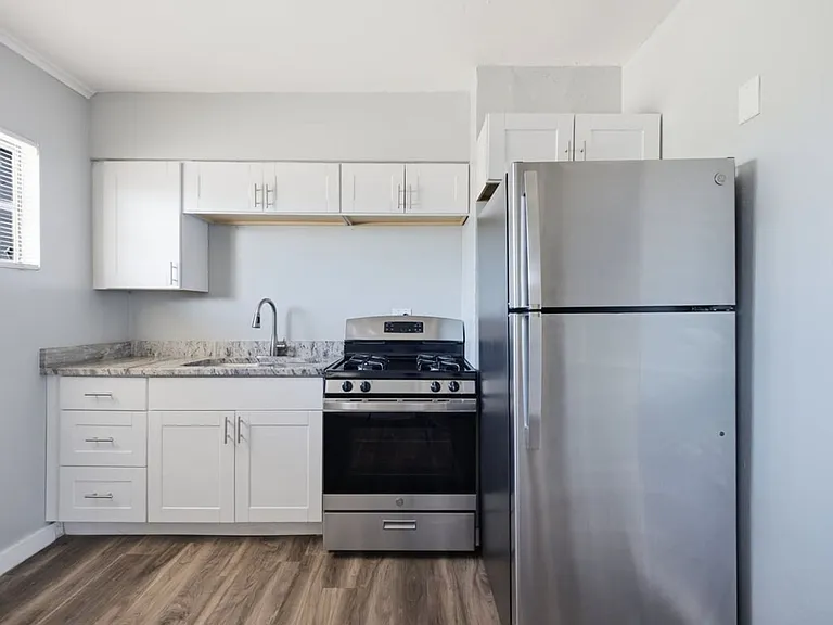 2130 N Forgeus Ave #B — Photo 10