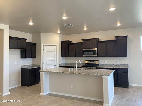 3rd image of 4686 Toluca Ave