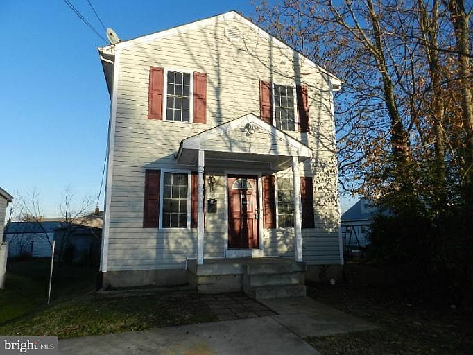 1st image of 1208 Railroad Ave