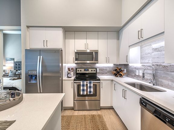 3rd image of 1800 N Hall St #4428343