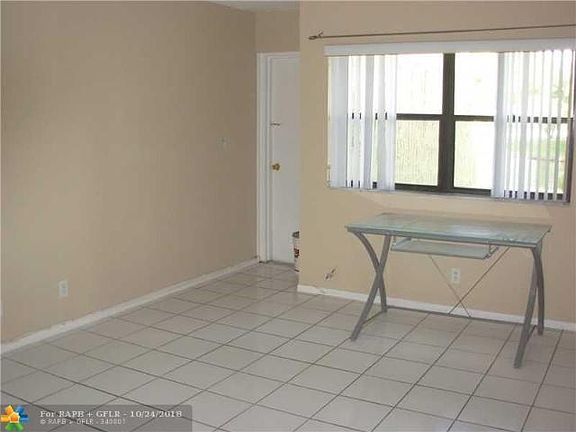 4th image of 200 Lakeview Dr APT 105