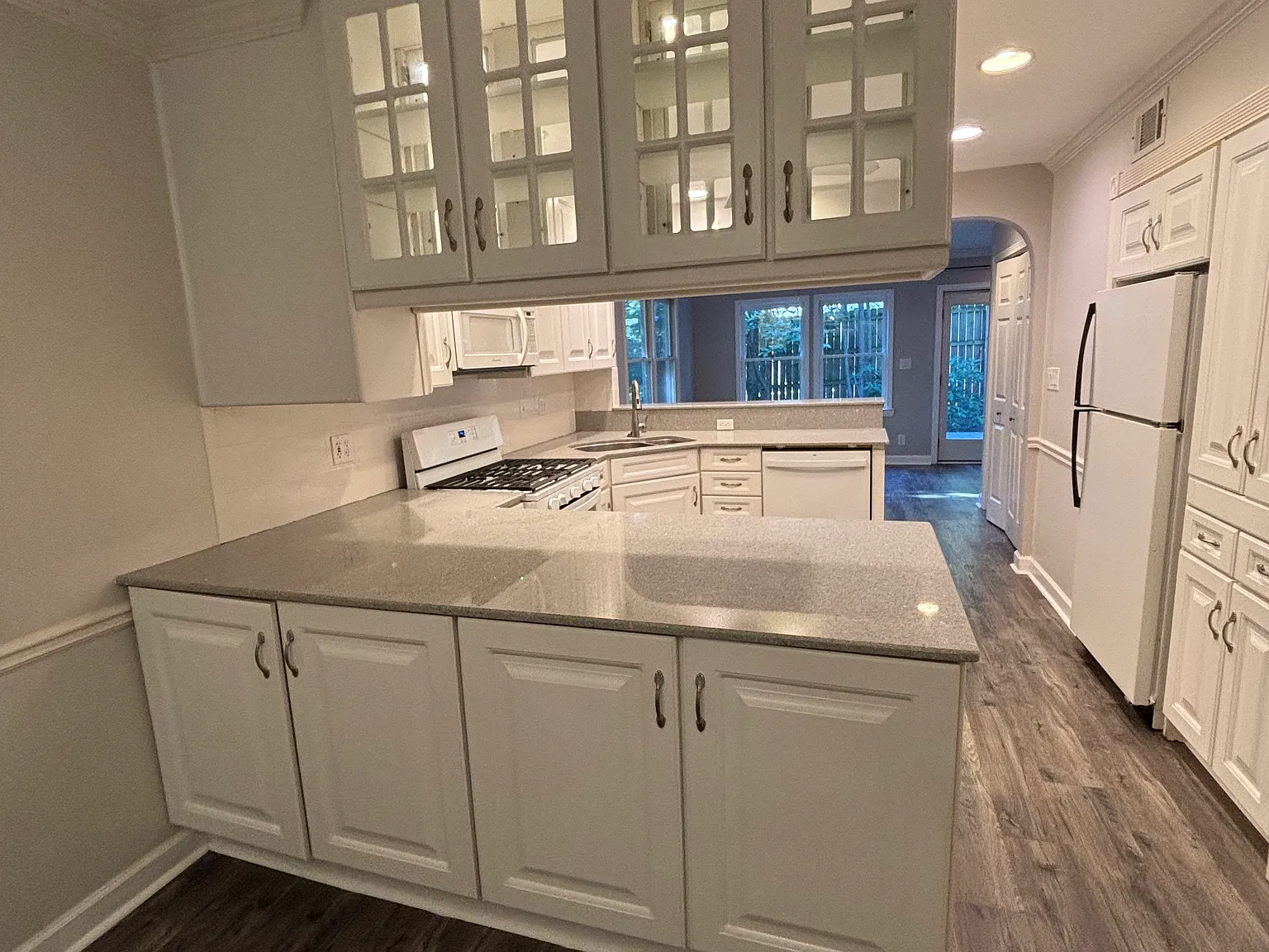 2 bed, 1794 sqft, $3,300 — Photo 4