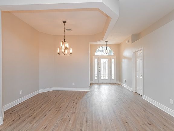3rd image of 9814 Cristina Dr