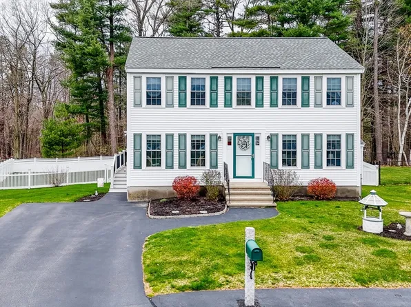 134 Wimbledon Xing, Dracut, MA 01826