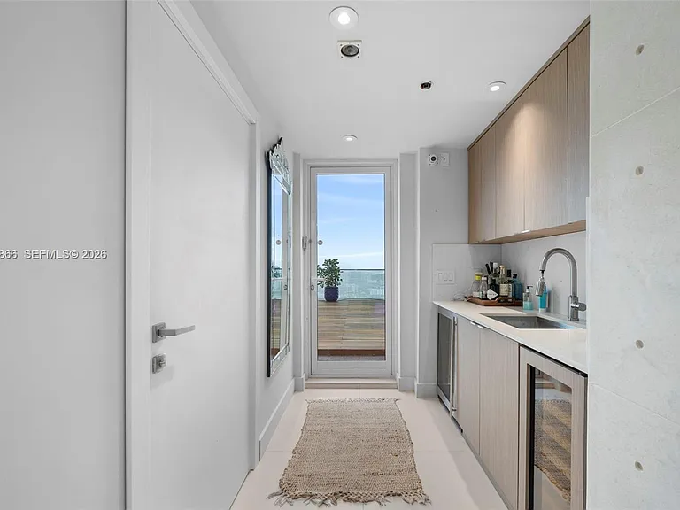 1040 Biscayne Blvd #Penthouse 4607 — Photo 17