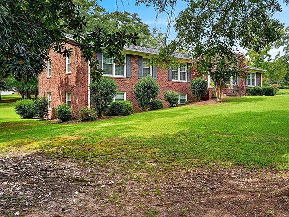 5th image of 221 Fernbrook Cir