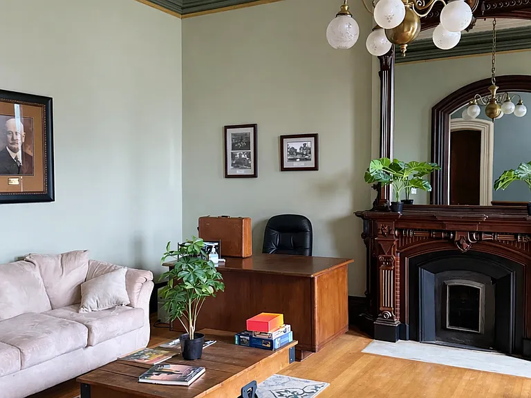 Rhodes Mansion — Photo 17