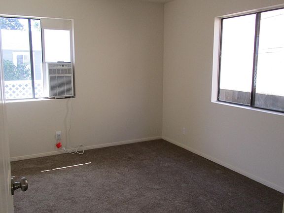 4th image of 725 E Magnolia Blvd APT B