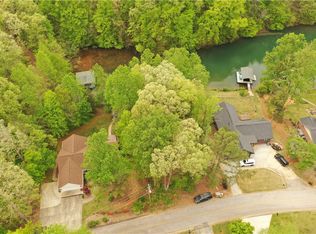 320 Shorecrest Dr, Seneca, SC 29672