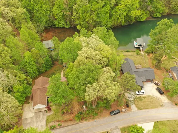 320 Shorecrest Dr, Seneca, SC 29672