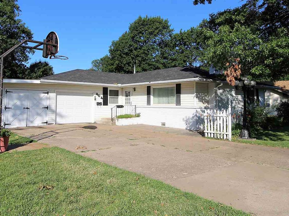 1st image of 404 N Circle Dr