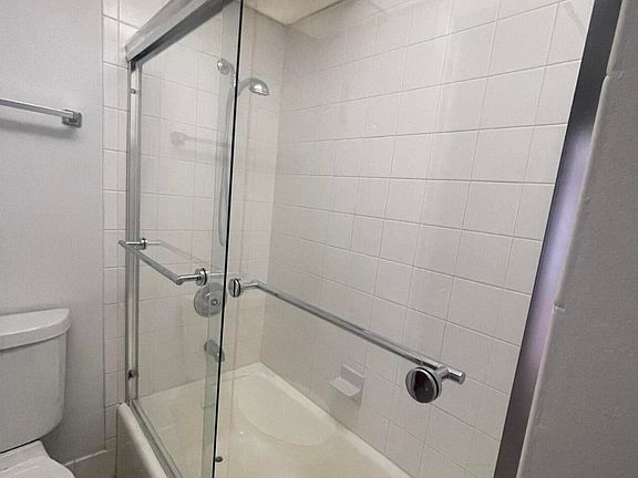 5th image of 628 NW 13th St #120