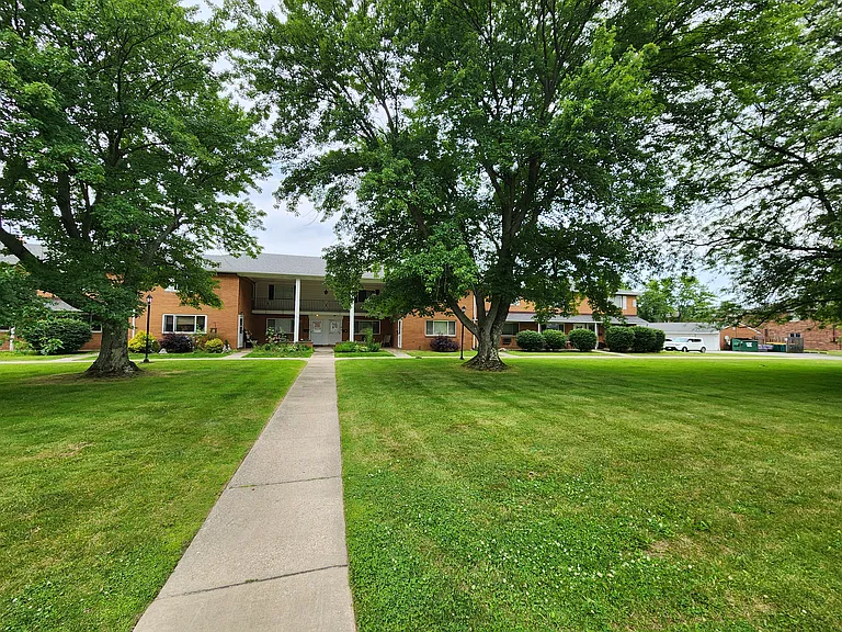 2472 Warren Pkwy — Photo 24
