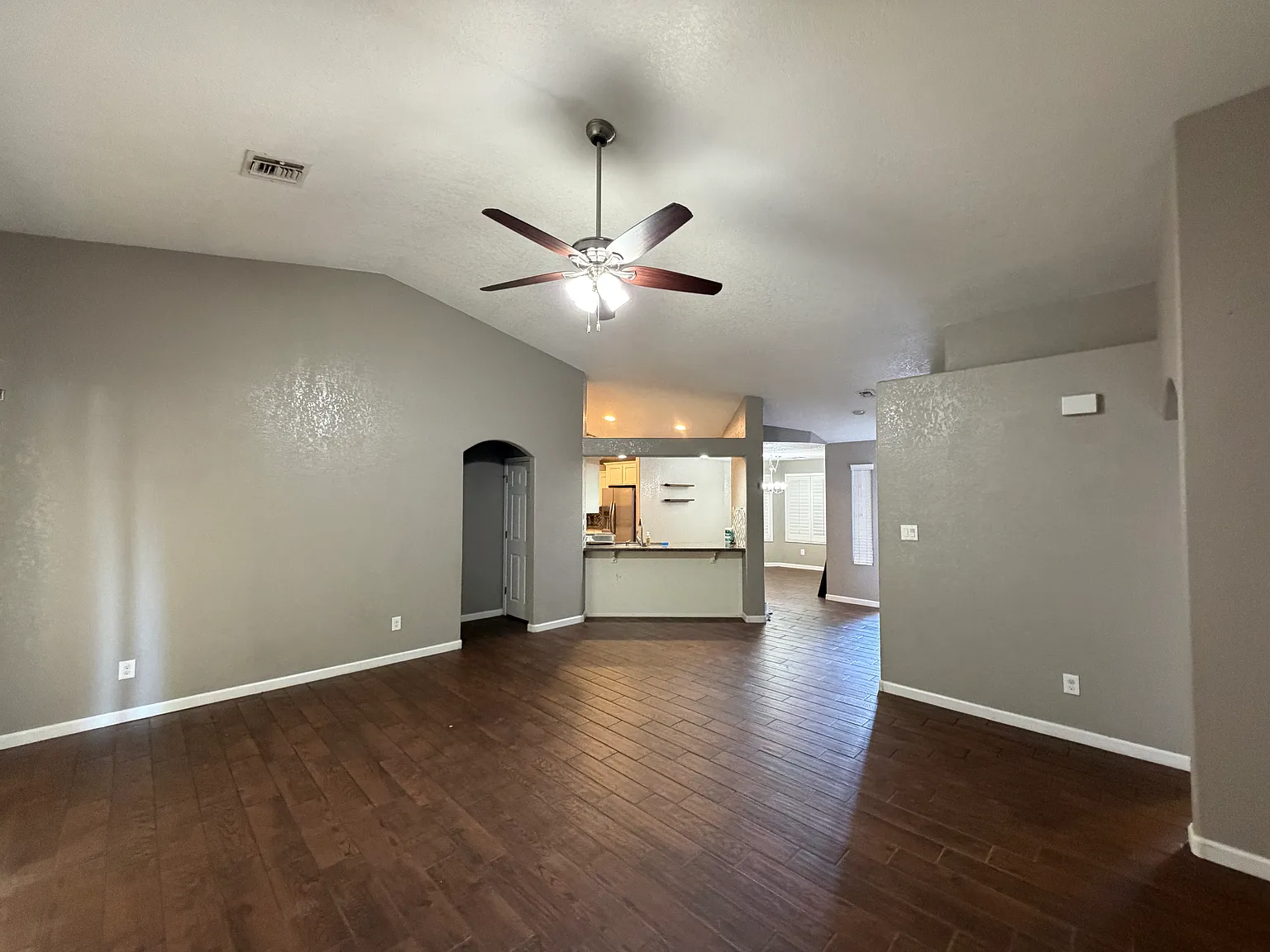 3 bed, 2.5 bath, 1491 sqft, $1,700 — Photo 4