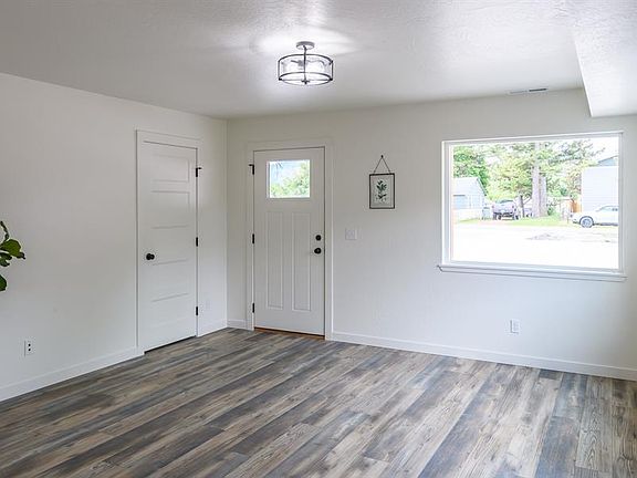 5th image of 1433 5th Ave E #B