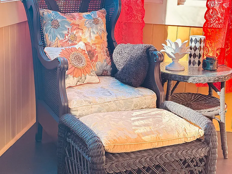 Cant you imagine yourself, lounging on this inviting eye candy chaise curled up in the throw, while sipping on your favorite drink?!