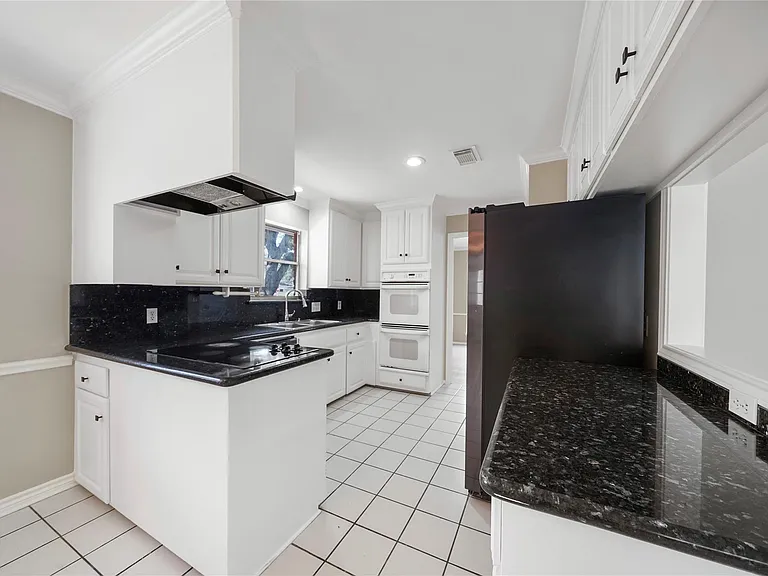 16121 Singapore Ln — Photo 15
