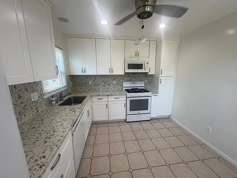 5016 Lorelei Ave — Photo 12