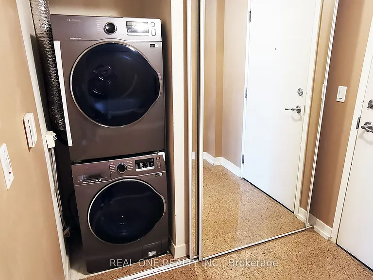 81 Navy Wharf Ct #810 — Photo 13