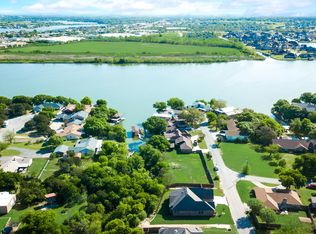1818 N Harbor Ct, Granbury, TX 76048