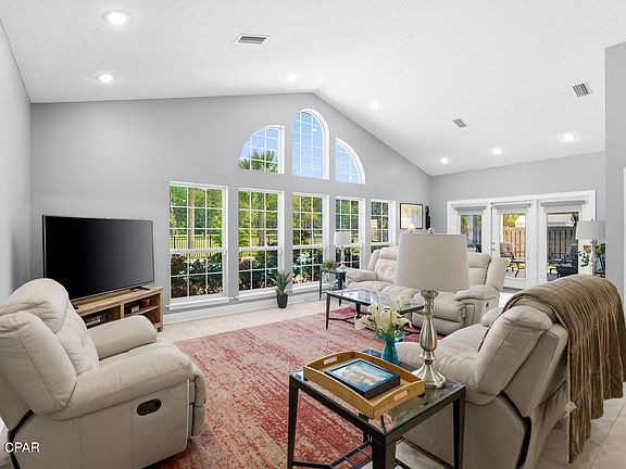 4th image of 258 Eagle Dr E