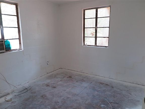 4th image of 1105 SE 6th Ave