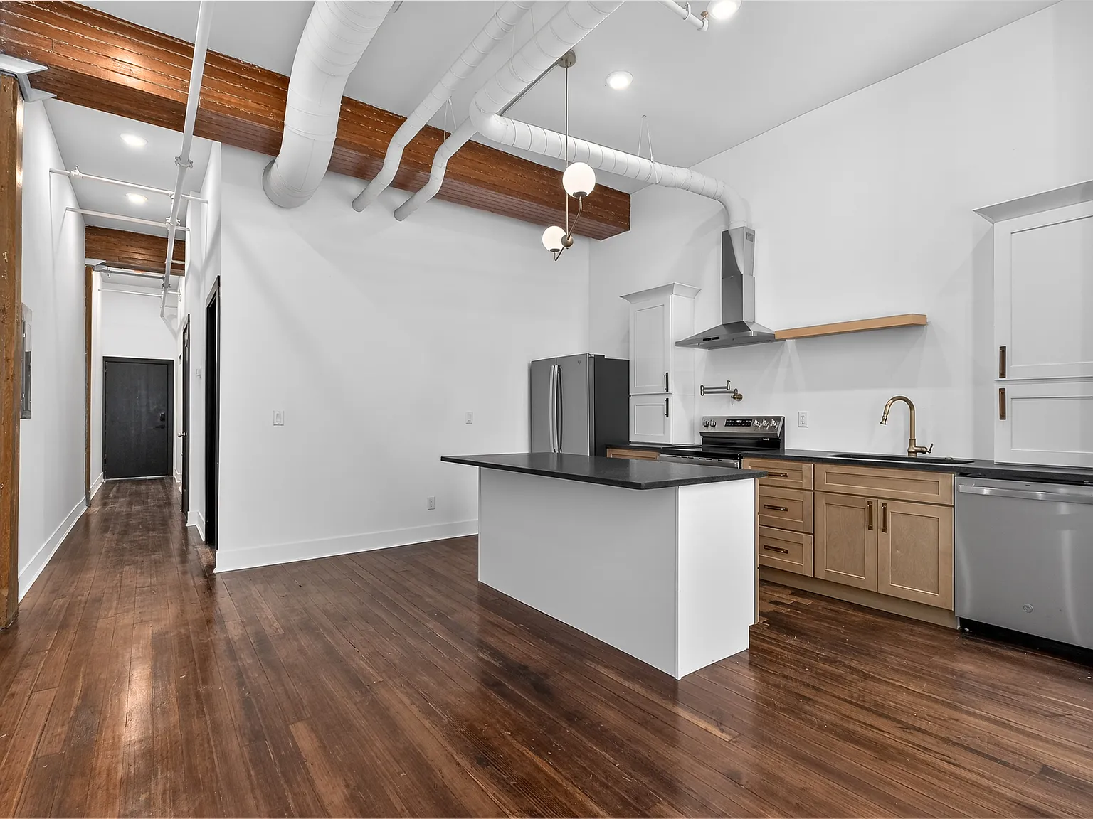 2 bed, 750 sqft, $1,850 — Photo 2