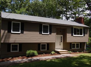 70 Hovey Rd, Londonderry, NH 03053