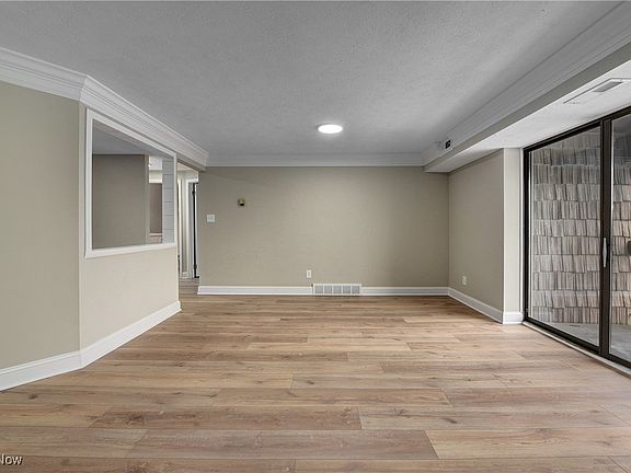 5th image of 9600 Cove Dr Unit B10