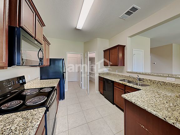 3rd image of 1625 Park Trails Blvd
