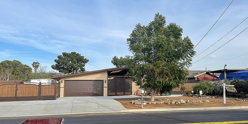 1st image of 3781 Hillside Ave