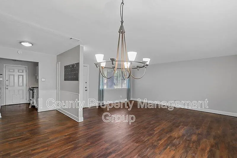 3 bed, 2.0 bath, 1161 sqft, $1,695 — Photo 3