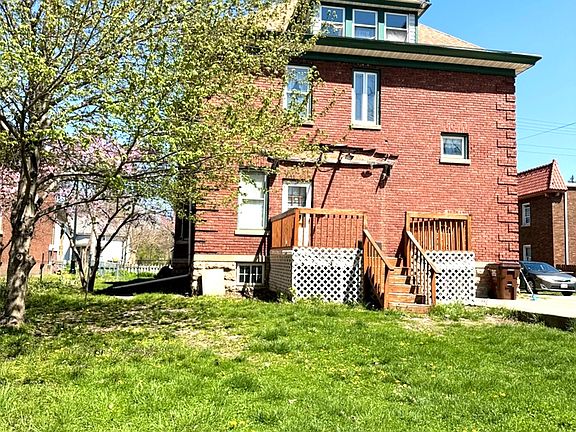 4th image of 609 College Ave