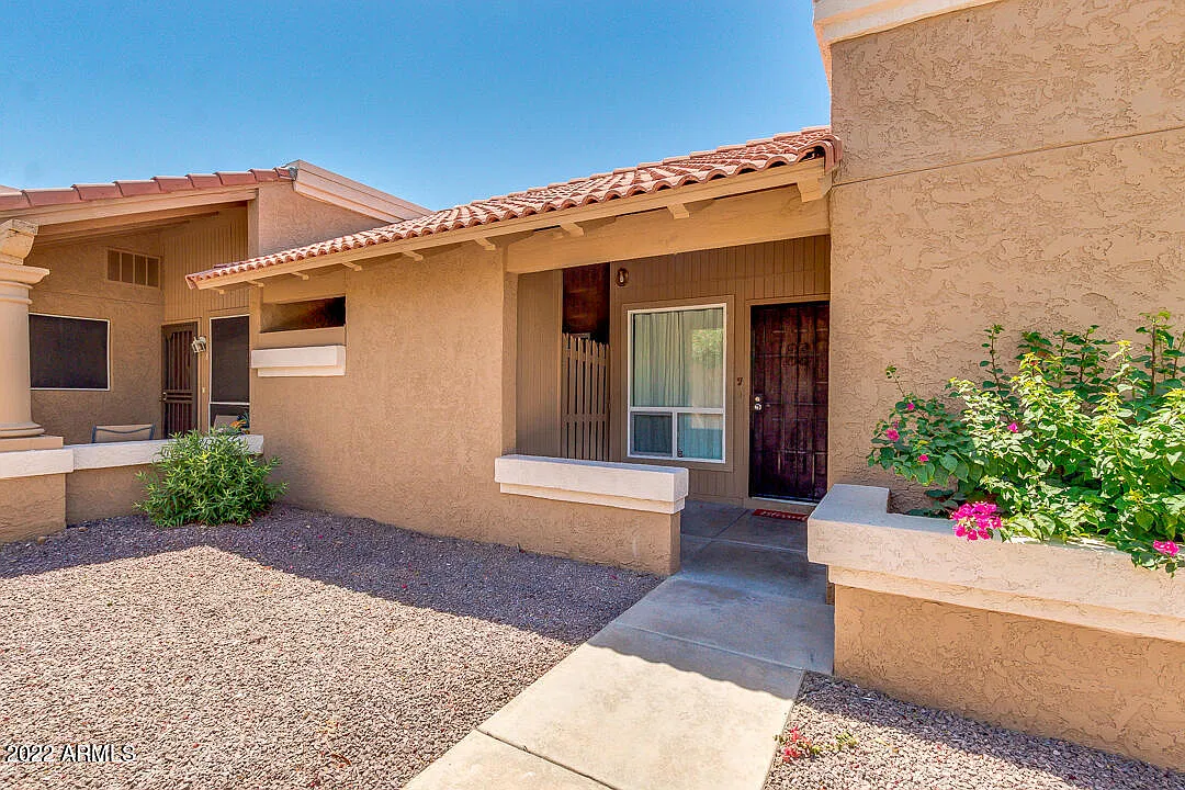 2 bed, 2.0 bath, 863 sqft, $1,450 — Photo 2