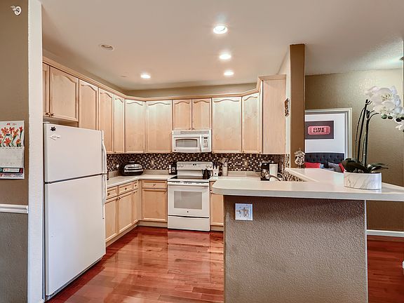 3rd image of 8456 S Hoyt Way Unit 303