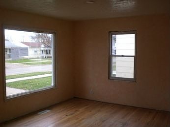 2nd image of 8024 Oak St