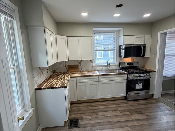 3rd image of 470 W 1st St