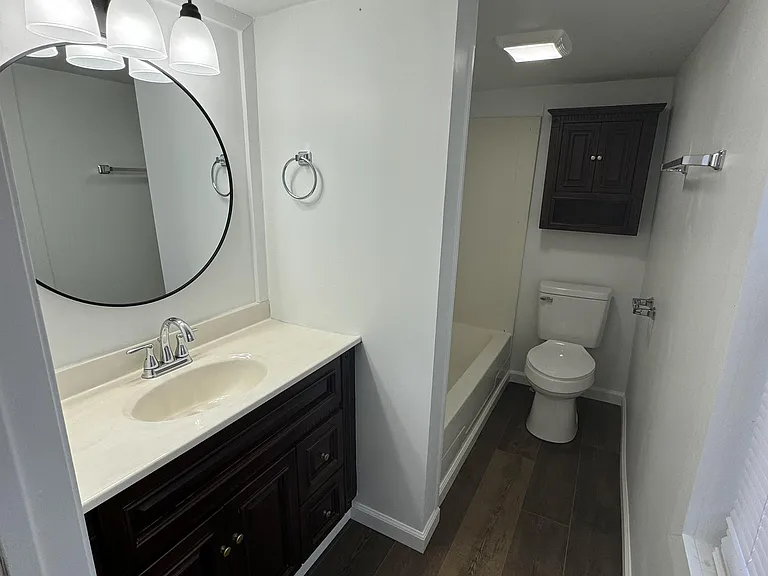 88 Clinton Ave — Photo 4