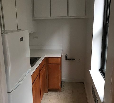 5th image of 327 W 30th St APT 2C